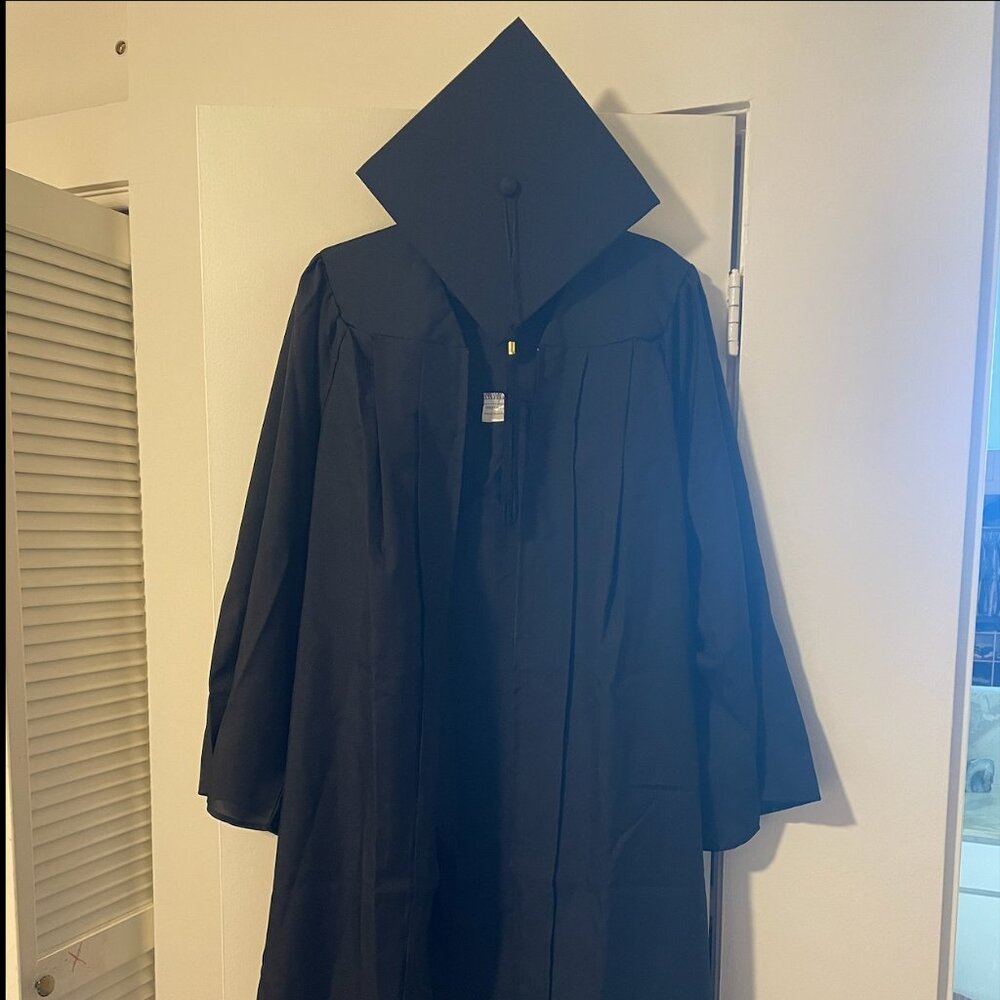 Graduation cap & gown (black)